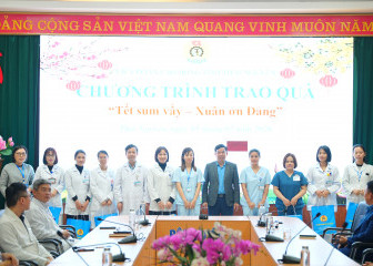 Liên đoàn lao động tỉnh thăm, chúc tết và tặng quà tết cán bộ y tế Bệnh viện A