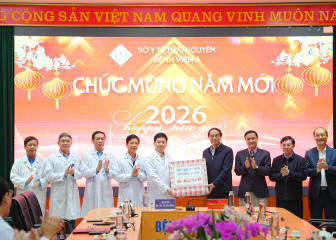 Đồng chí Bí thư Tỉnh uỷ Thái Nguyên thăm và tặng quà Tết tại Bệnh viện A