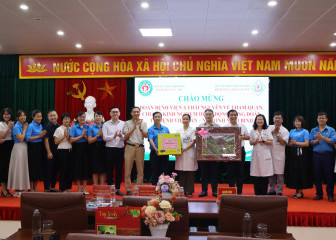 Công đoàn cơ sở Bệnh viện A trao đổi, học tập kinh nghiệm hoạt động công đoàn tại Bệnh viện Sản Nhi tỉnh Ninh Bình