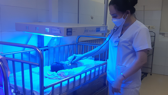 Dấu hiệu nhận biết vàng da bệnh lý ở trẻ sơ sinh và phương pháp